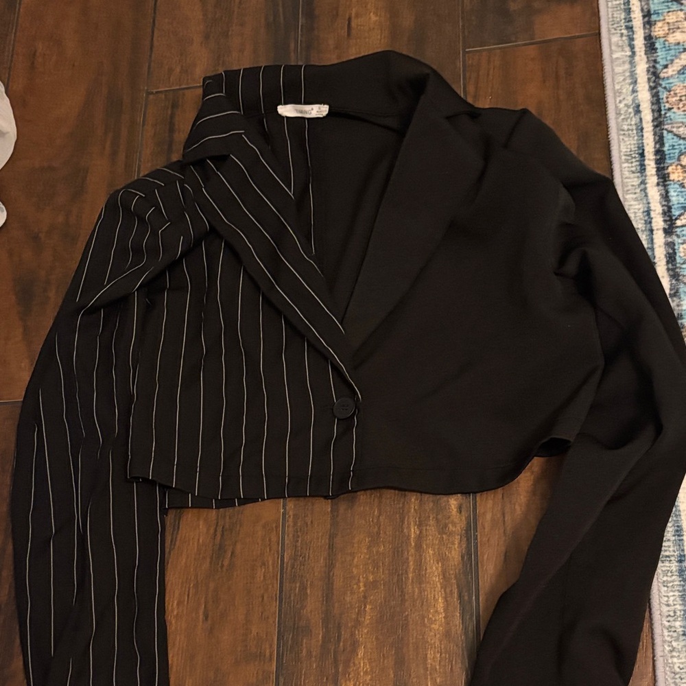 Black Pinstripe Cropped Blazer with puff sleeves!!